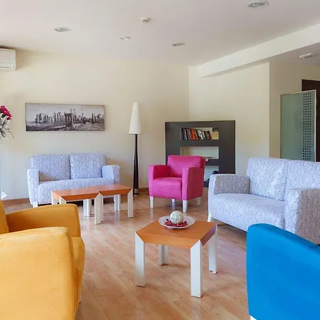 隆比尼亚酒店 卡拉米尼亚尔镇