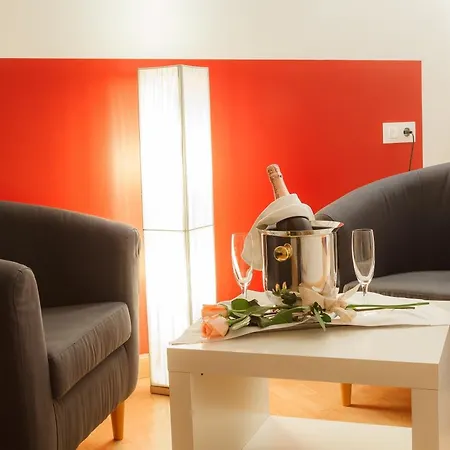 隆比尼亚酒店 卡拉米尼亚尔镇