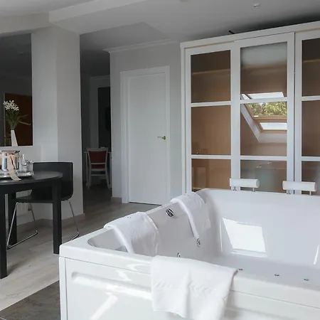 隆比尼亚酒店 酒店 卡拉米尼亚尔镇